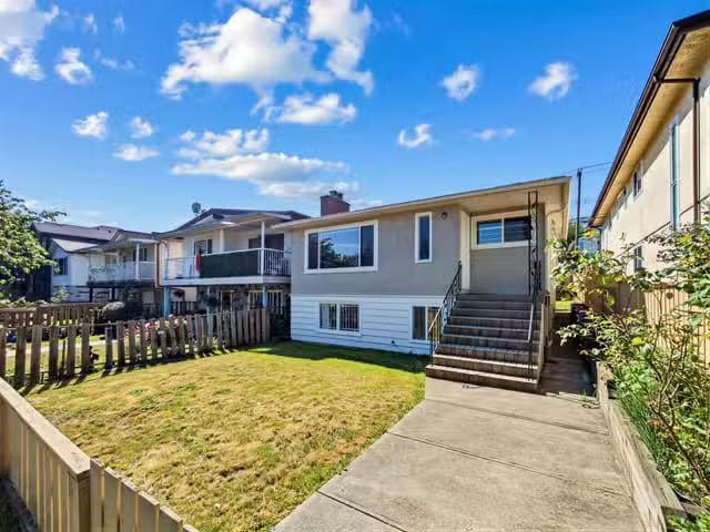 House for sale in Vancouver, Vancouver East, 2514 E 27th Avenu.