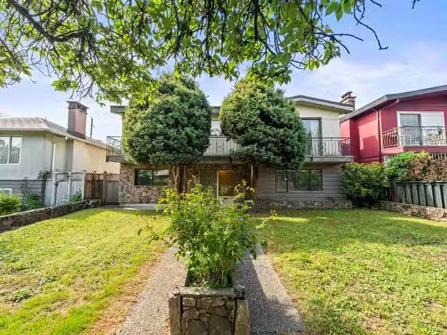 House for sale in Vancouver, Vancouver East, 2514 E 49th Avenu.