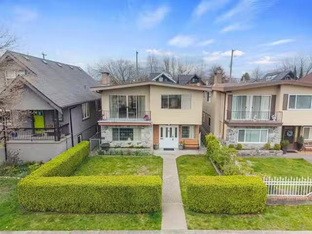 House for sale in Vancouver, Vancouver East, 2663 Dundas Stree.
