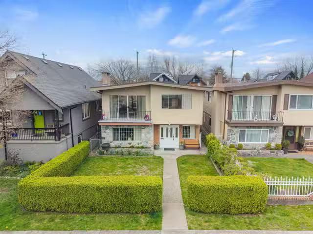 House for sale in Vancouver, Vancouver East, 2663 Dundas Stree.