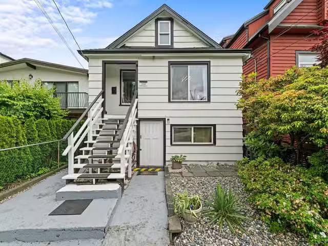 House for sale in Vancouver, Vancouver East, 266 E 32nd Avenue.