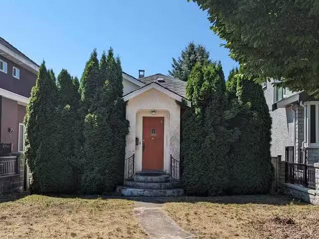 House for sale in Vancouver, Vancouver East, 266 E 49th Avenue.