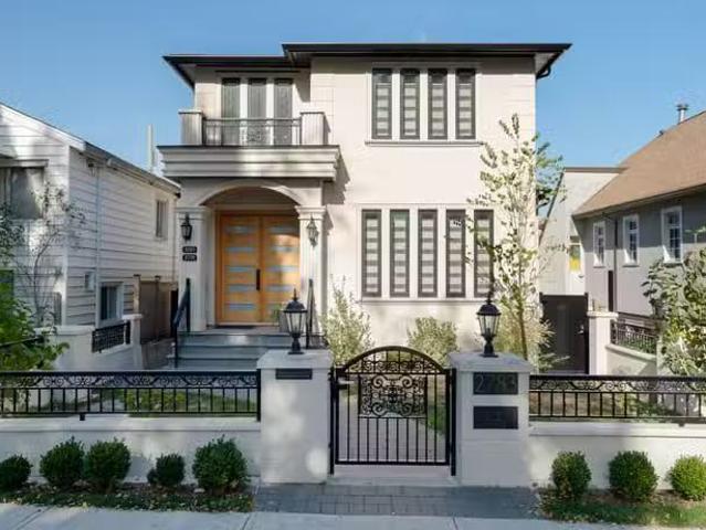 House for sale in Vancouver, Vancouver East, 2783 E 27th Avenu.