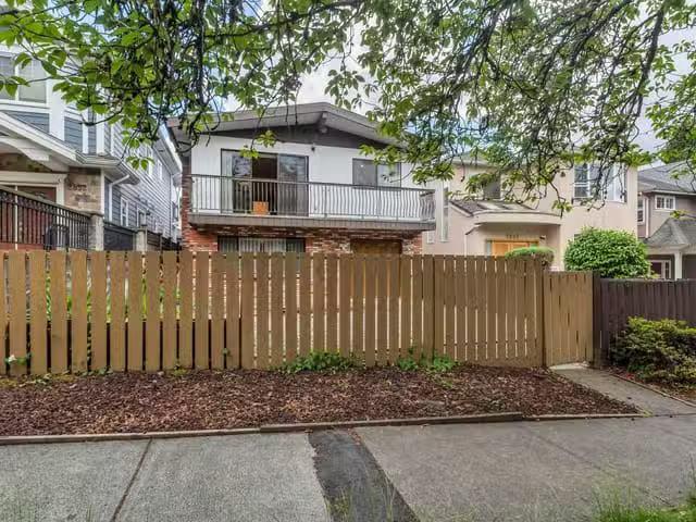 House for sale in Vancouver, Vancouver East, 2848 E 42nd Avenu.