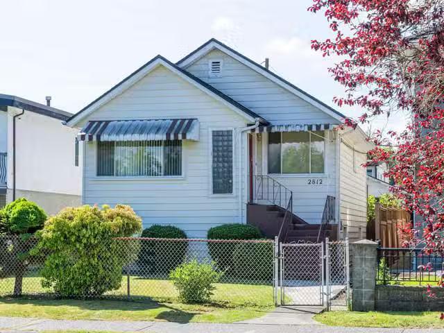House for sale in Vancouver, Vancouver East, 2812 E 18th Avenu.