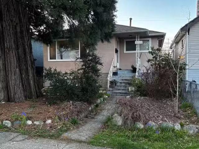 House for sale in Vancouver, Vancouver East, 2955 E 29th Avenu.