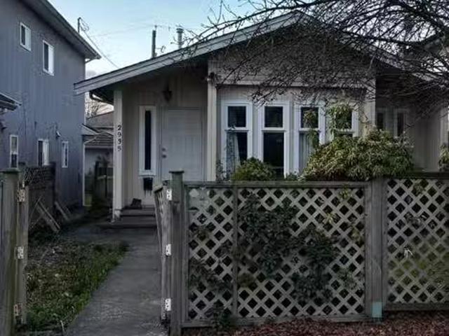 House for sale in Vancouver, Vancouver East, 2935 E 29th Avenu.