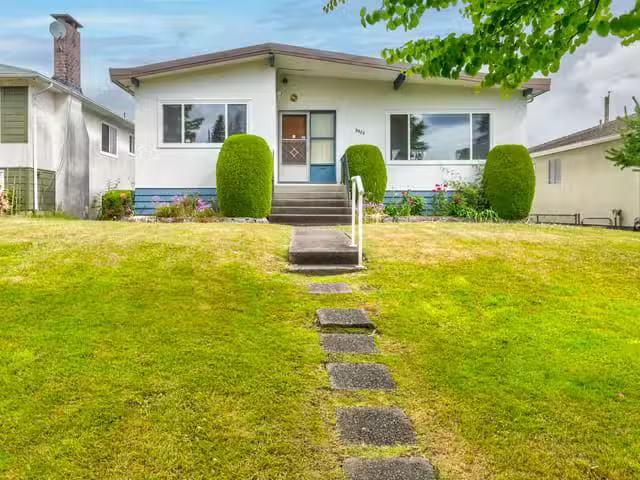 House for sale in Vancouver, Vancouver East, 3053 E 16th Avenu.