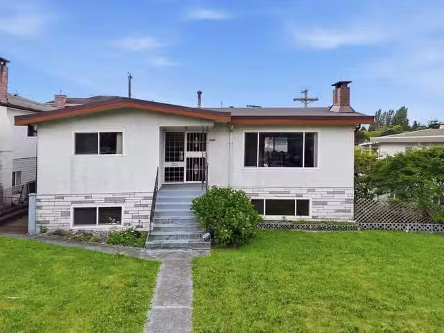 House for sale in Vancouver, Vancouver East, 3063 Renfrew Stre.