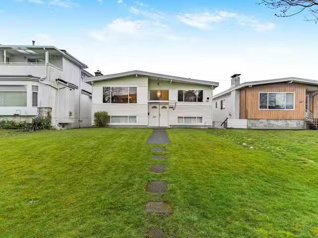 House for sale in Vancouver, Vancouver East, 3031 E 16th Avenu.