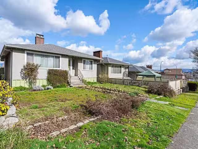 House for sale in Vancouver, Vancouver East, 3281 E 2nd Avenue.