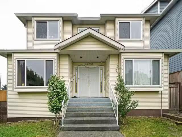 House for sale in Vancouver, Vancouver East, 3298 E 2nd Avenue.