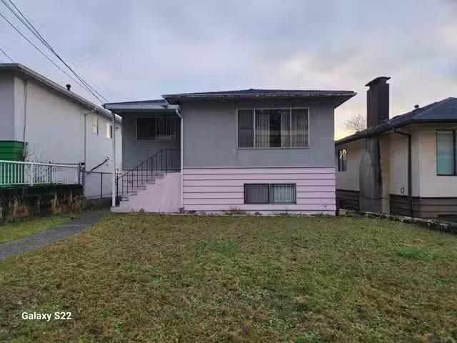 House for sale in Vancouver, Vancouver East, 3228 Vanness Aven.