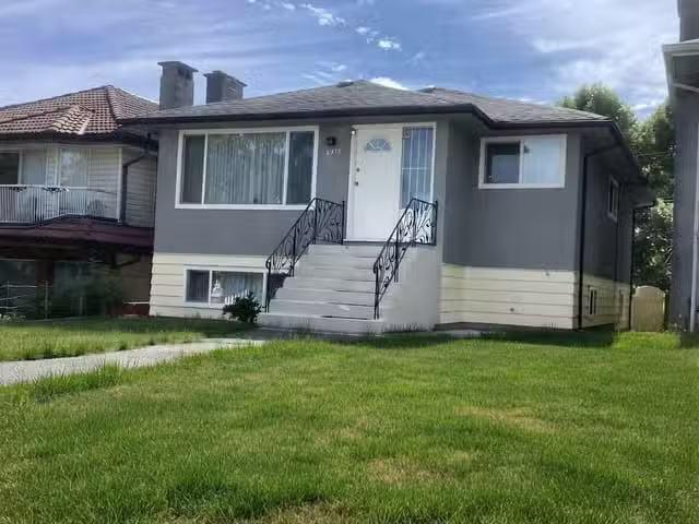House for sale in Vancouver, Vancouver East, 3312 Queens Avenu.