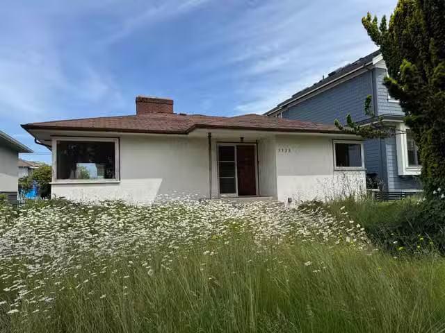 House for sale in Vancouver, Vancouver East, 3325 E 49th Avenu.