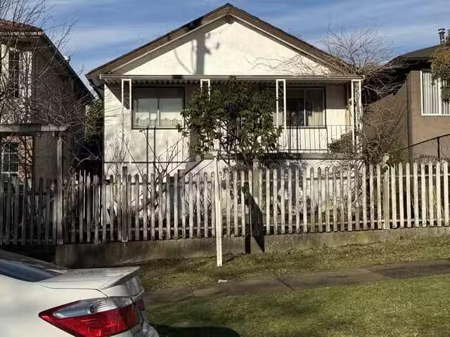 House for sale in Vancouver, Vancouver East, 3409 E Pender Str.