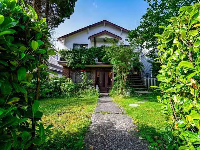 House for sale in Vancouver, Vancouver East, 3439 Dundas Stree.