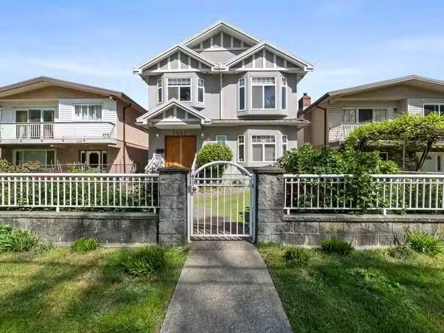 House for sale in Vancouver, Vancouver East, 3541 Adanac Stree.