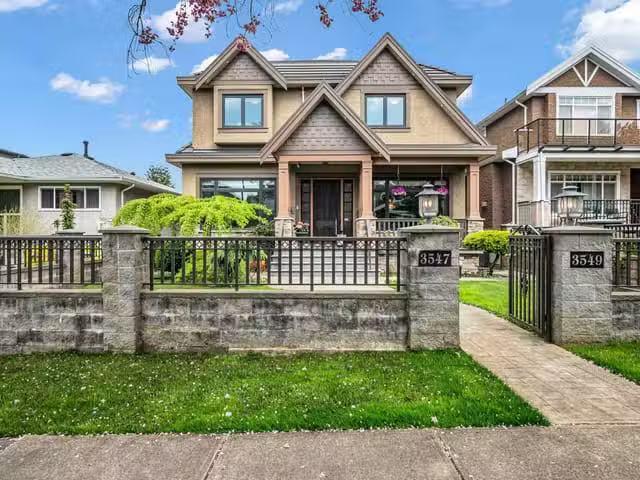 House for sale in Vancouver, Vancouver East, 3549 E 46th Avenu.