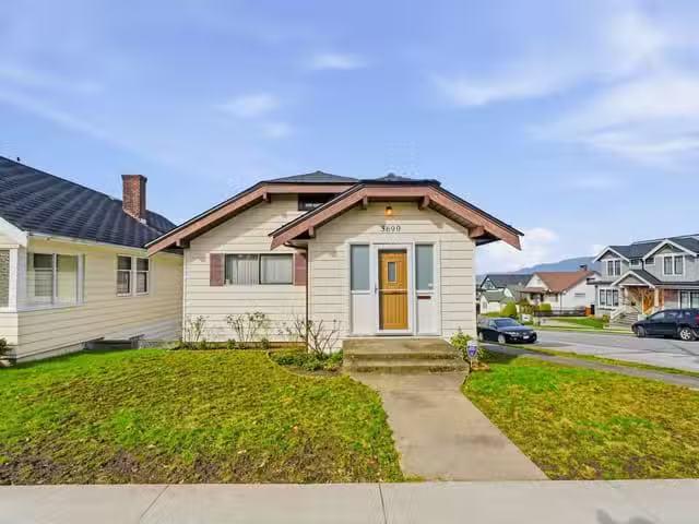 House for sale in Vancouver, Vancouver East, 3690 Dundas Stree.