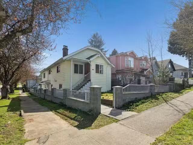 House for sale in Vancouver, Vancouver East, 3708 Dumfries Str.