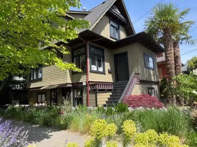House for sale in Vancouver, Vancouver East, 401 E King Edward.