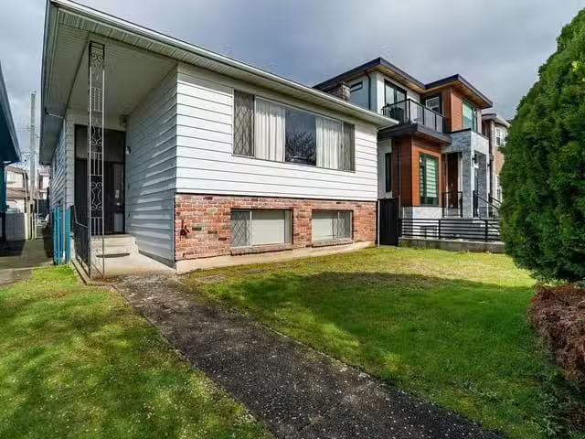 House for sale in Vancouver, Vancouver East, 437 E 55th Avenue.