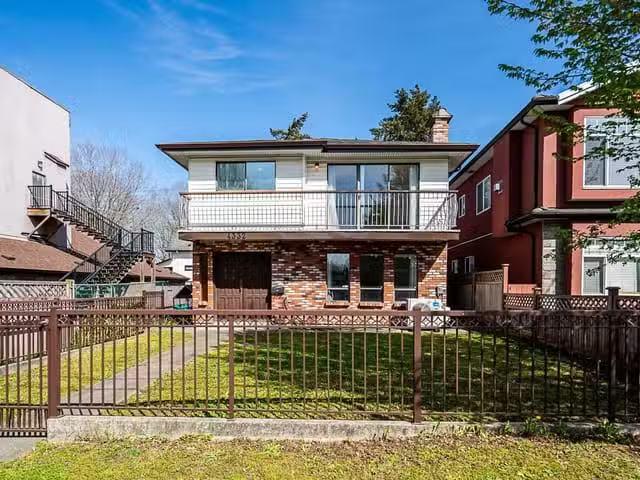 House for sale in Vancouver, Vancouver East, 4332 Victoria Dri.