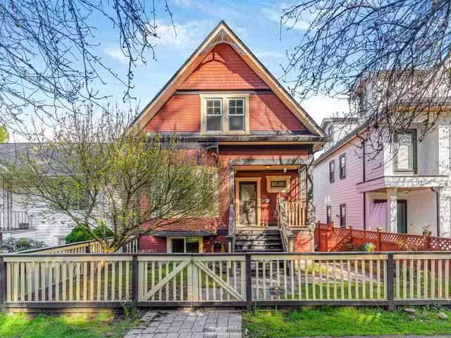 House for sale in Vancouver, Vancouver East, 4446 Quebec Stree.