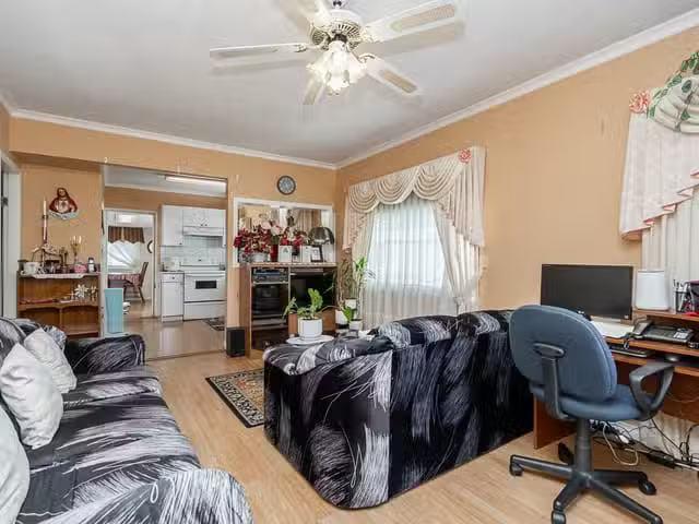 House for sale in Vancouver, Vancouver East, 4712 Victoria Dri.