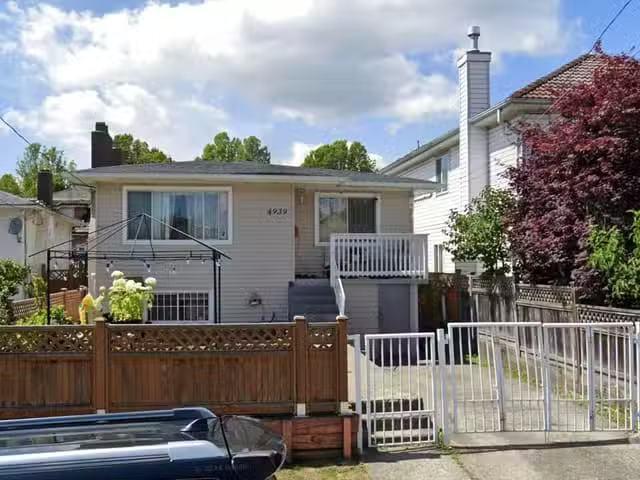 House for sale in Vancouver, Vancouver East, 4939 Rupert Stree.