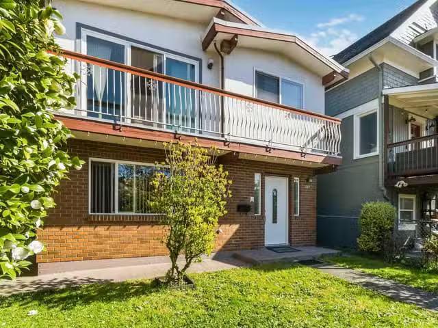 House for sale in Vancouver, Vancouver East, 549 E 56th Avenue.