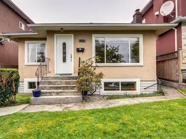 House for sale in Vancouver, Vancouver East, 5569 Culloden Str.