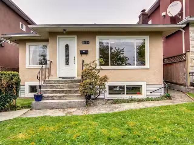 House for sale in Vancouver, Vancouver East, 5569 Culloden Str.