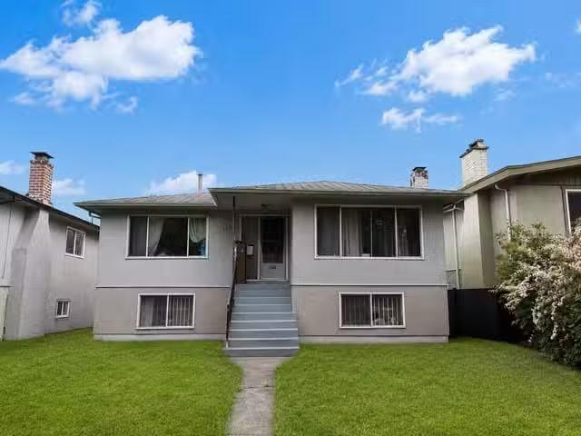House for sale in Vancouver, Vancouver East, 5862 Culloden Str.