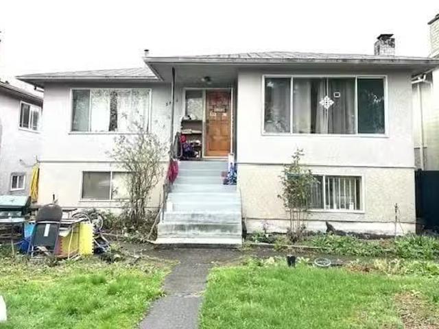 House for sale in Vancouver, Vancouver East, 5862 Culloden Str.