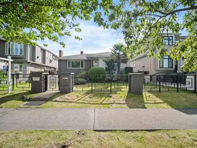 House for sale in Vancouver, Vancouver East, 6978 Mc Kinnon St.