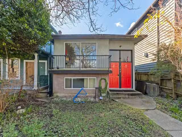 House for sale in Vancouver, Vancouver East, 764 E Georgia Str.