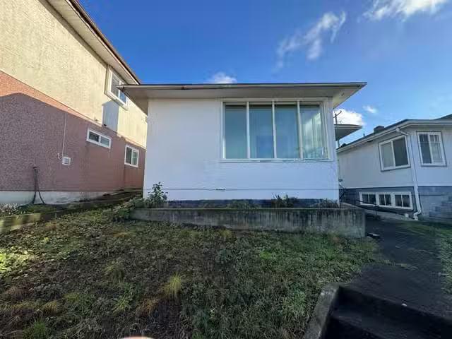 House for sale in Vancouver, Vancouver East, 7654 Fraser Stree.