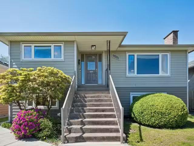 House for sale in Vancouver, Vancouver East, 7621 Elliott Stre.