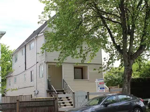 House for sale in Vancouver, Vancouver East, 780 Victoria Driv.