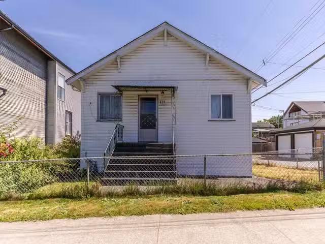 House for sale in Vancouver, Vancouver East, 824 Semlin Drive.