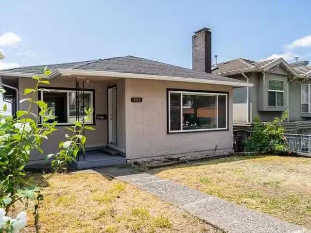 House for sale in Vancouver, Vancouver East, 882 E 63rd Avenue.