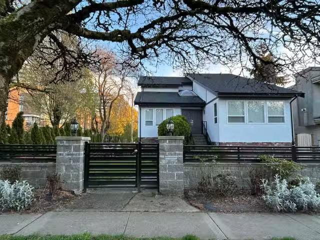 House for sale in Vancouver, Vancouver West, 1544 W 68th Avenu.