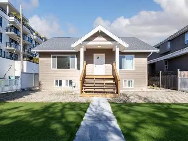 House for sale in Vancouver, Vancouver West, 2079 W 46th Avenu.