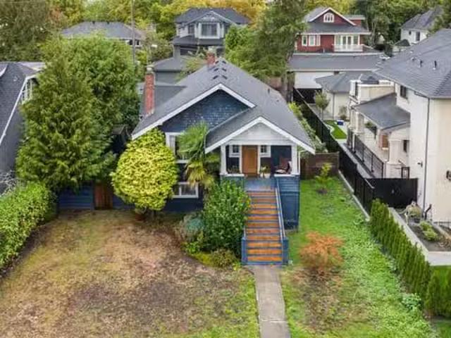 House for sale in Vancouver, Vancouver West, 2027 W 44th Avenu.