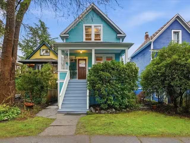 House for sale in Vancouver, Vancouver West, 2232 W 14th Avenu.