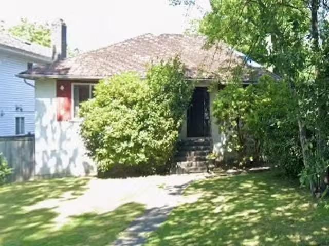 House for sale in Vancouver, Vancouver West, 2315 W 13th Avenu.