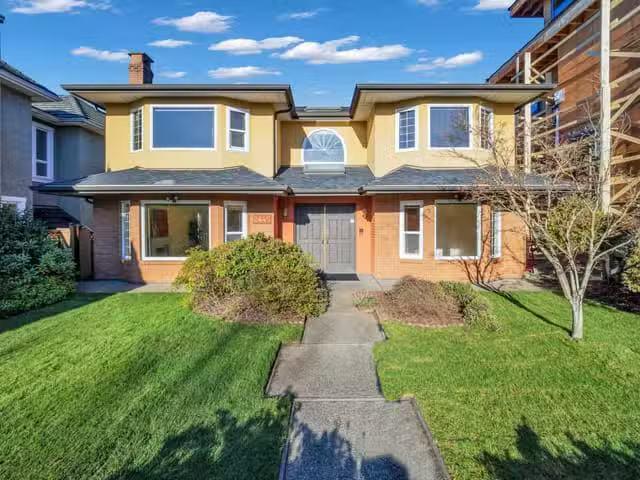 House for sale in Vancouver, Vancouver West, 2445 W 19th Avenu.