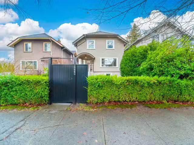 House for sale in Vancouver, Vancouver West, 2779 W 13th Avenu.